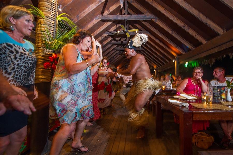 Te Vara Nui - Over Water Night Show and Buffet Dinner
